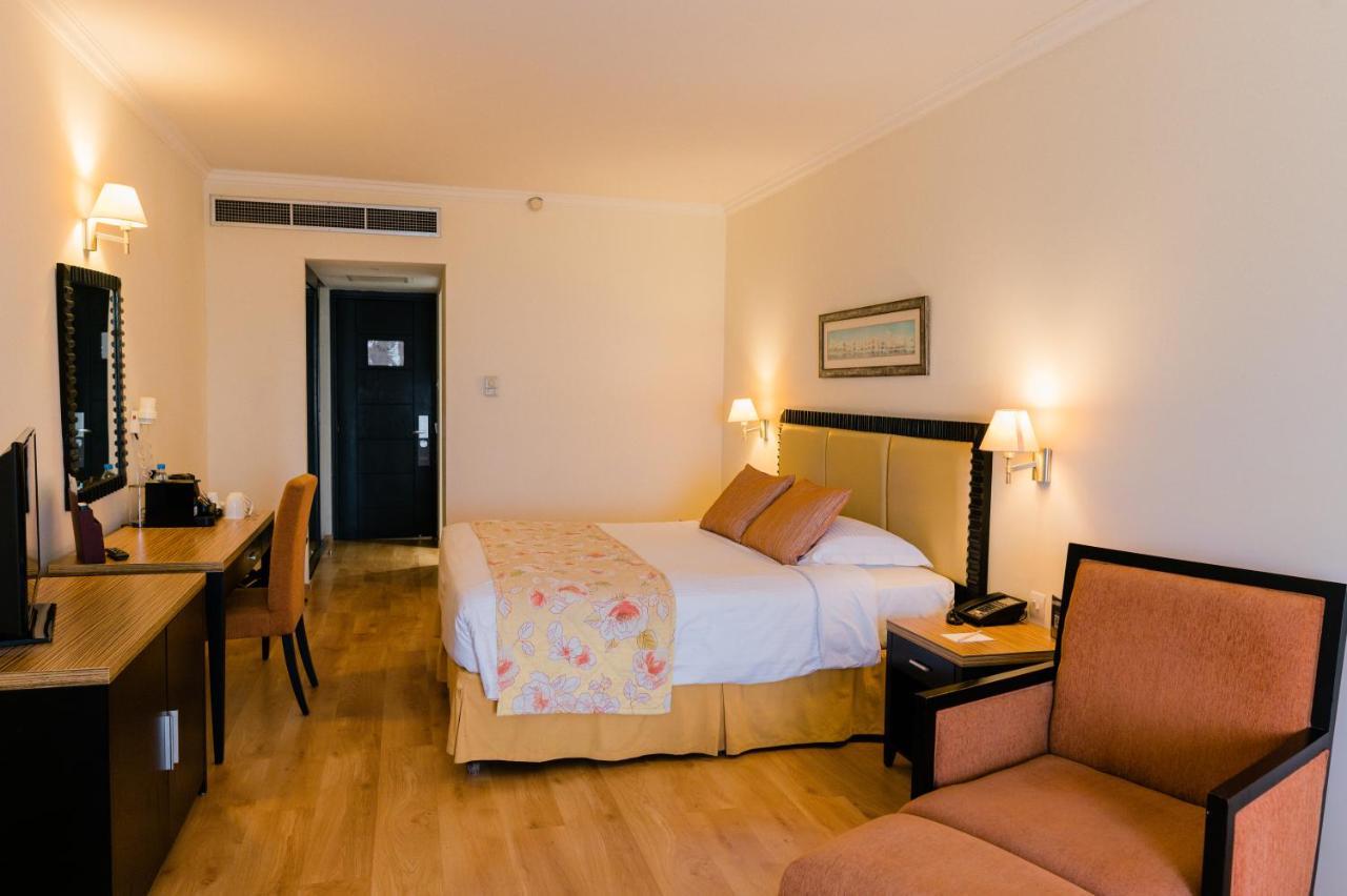 Elias Beach Hotel ลิมาซอล ภายนอก รูปภาพ