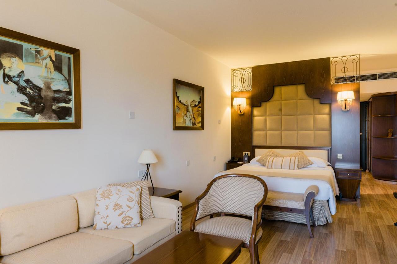 Elias Beach Hotel ลิมาซอล ภายนอก รูปภาพ
