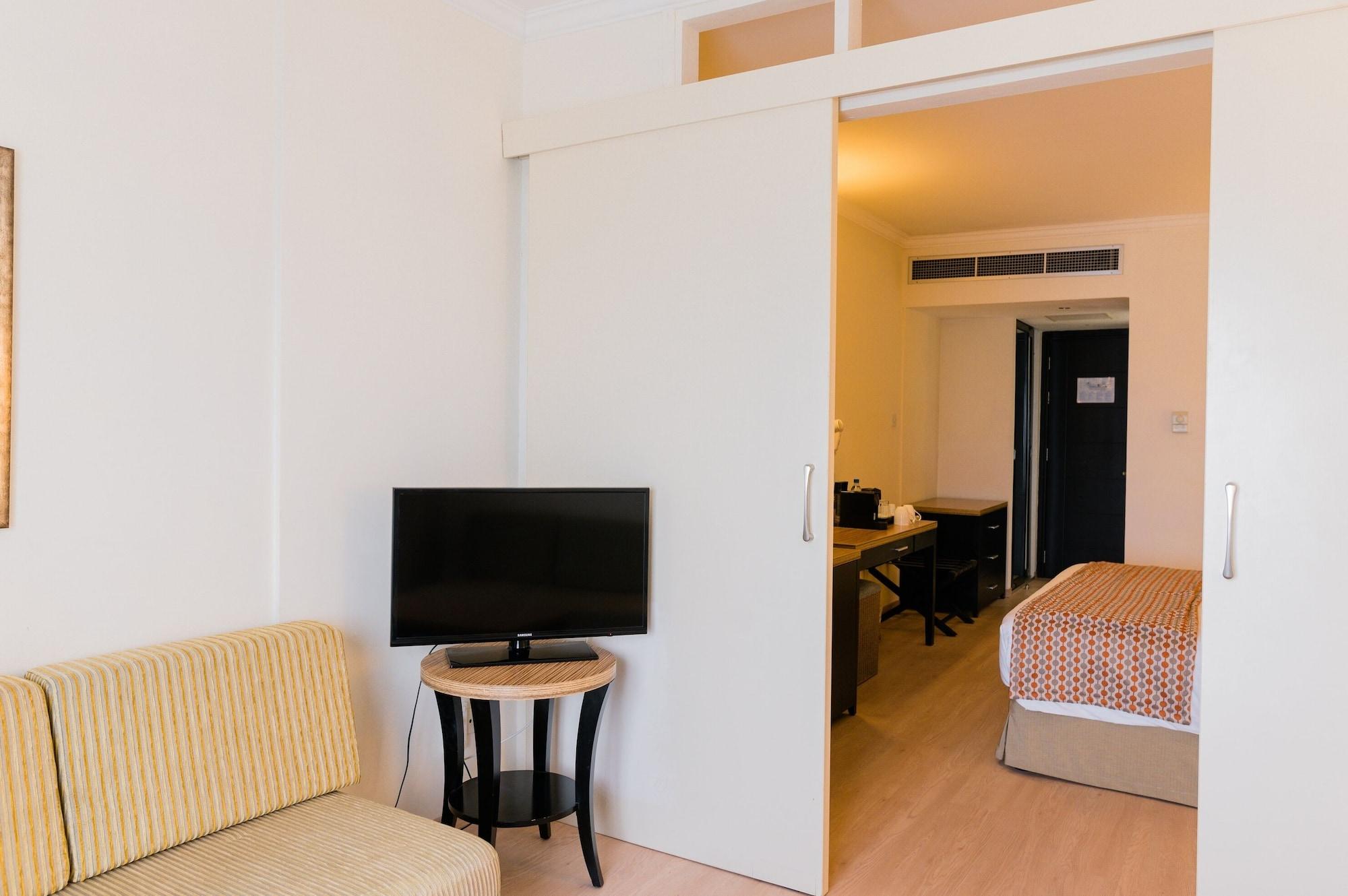 Elias Beach Hotel ลิมาซอล ภายนอก รูปภาพ